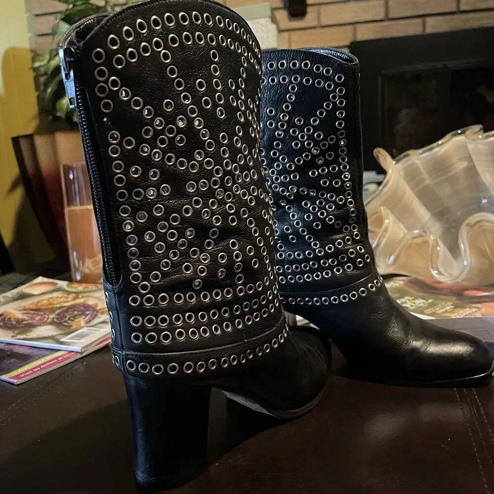 Vintage Women’s Size 7M Black Studded Western Leather Boots W/ Grommets 3